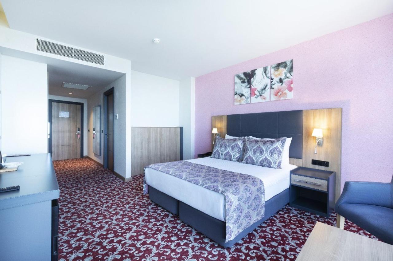 Euphoria Convention & Casino 5* באטומי