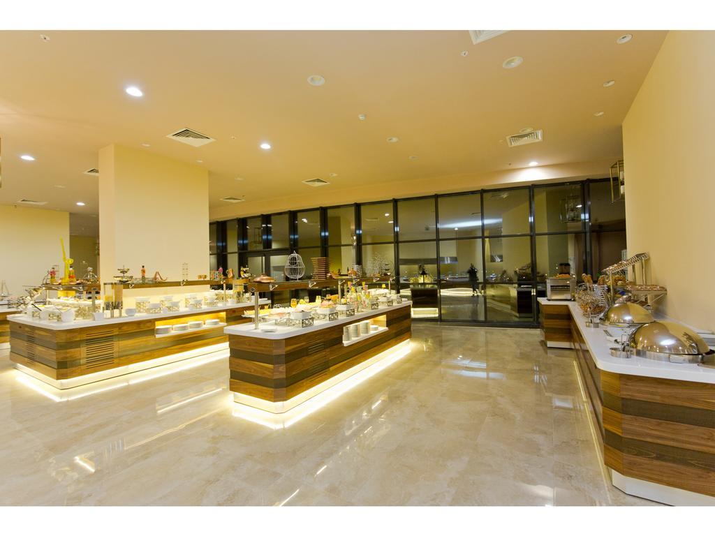 Euphoria Convention & Casino 5* באטומי