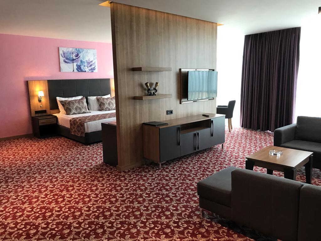 מלון Euphoria Convention & Casino