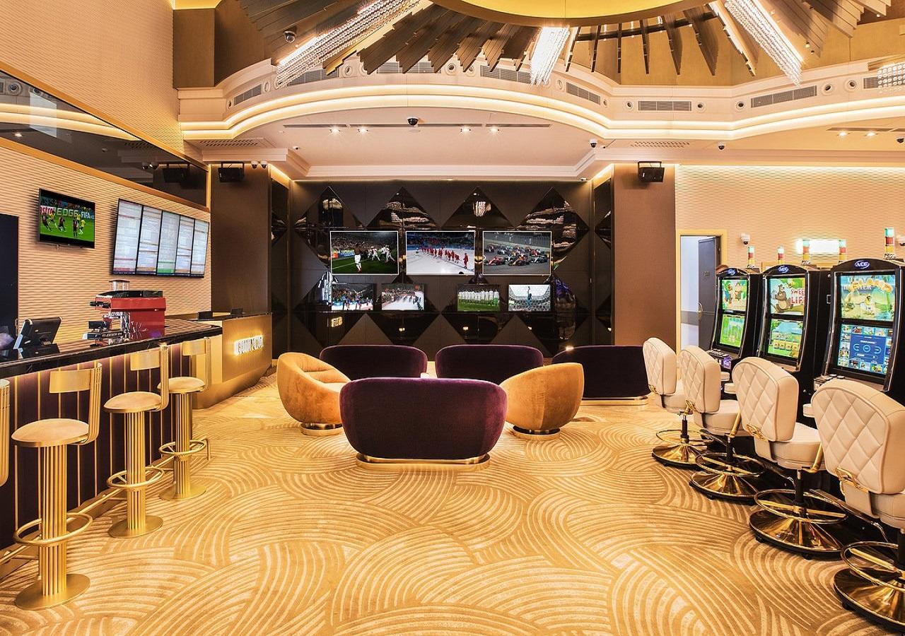 Готель Euphoria Convention & Casino Батумі