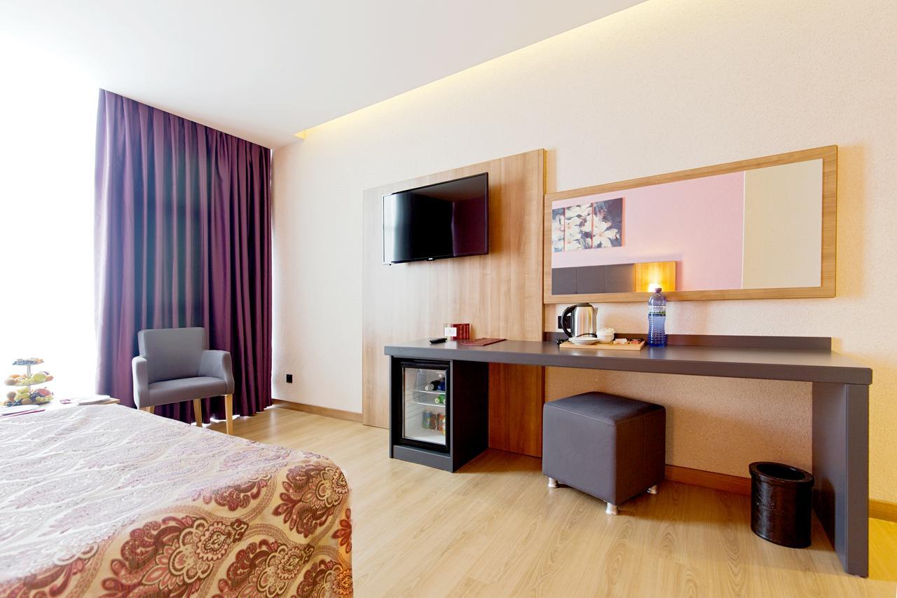 מלון Euphoria Convention & Casino 5*