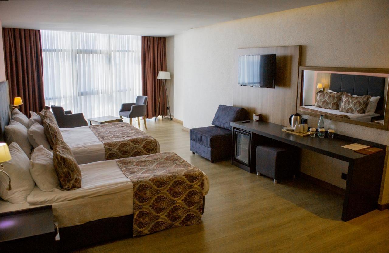 מלון Euphoria Convention & Casino 5*